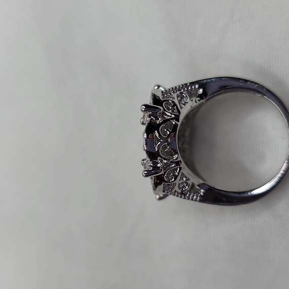VINTAGE DIAMOND ART DECO RING - Picture 6 of 11